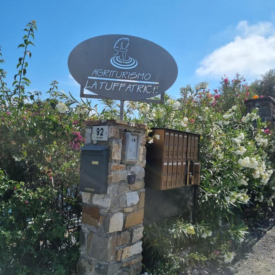 Agriturismo La Tuffatrice إمبيريا المظهر الخارجي الصورة